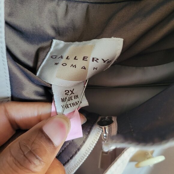 Gallery Woman Long- Hooded Light Beige Overcoat w/Removable Hood Liner (2X) - Picture 3 of 14